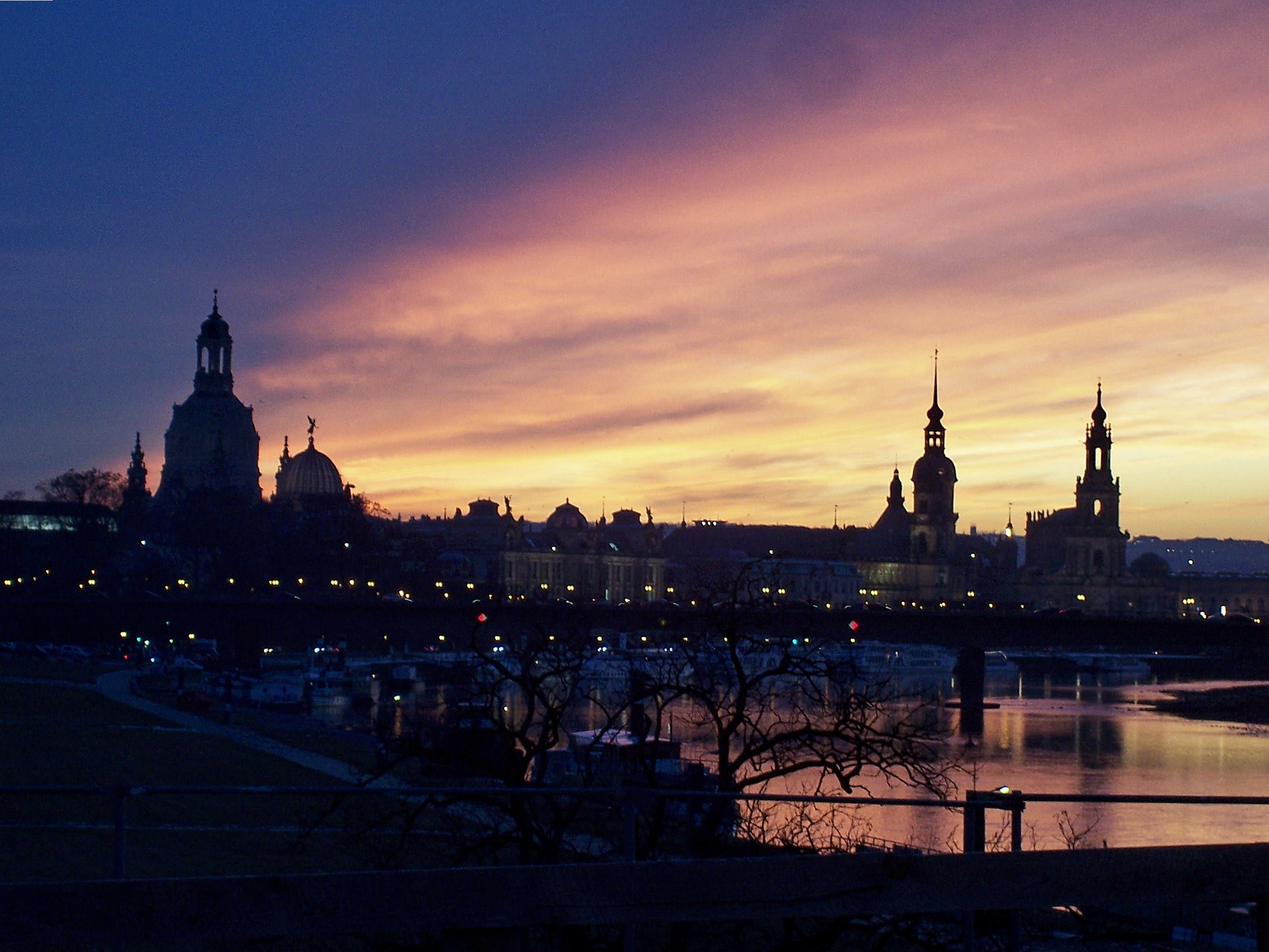 Silhouette von Dresden bei Sonnenuntergang